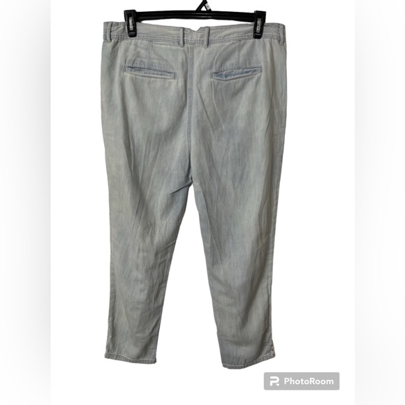 Free People Boho Chambray Button Fly Hi Rise Crochet Trim Cropped pants Size 31 - Picture 4 of 9